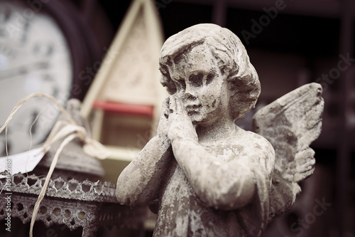 Photographie  Statue en pierre représentant un ange