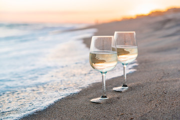 Canvas Print - Wine on the beach