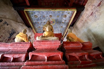 The Buddha in the ancient church is a sacred place where Buddhists worship as a blessing.