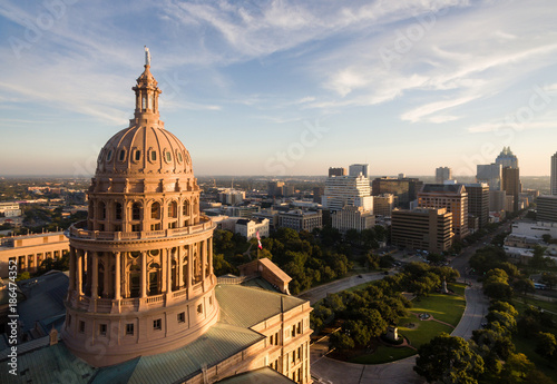Fotografie, Obraz Capital Building Austin Texas Government Building Blue Skies