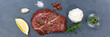 Fleisch Steak roh Rindfleisch Banner von oben Schieferplatte