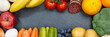 Obst und Gemüse Sammlung Lebensmittel Früchte essen Banner Rahmen Schieferplatte Textfreiraum von oben