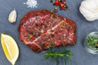 Fleisch Steak roh Rindfleisch von oben Schieferplatte