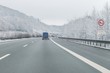 Autos mit Anhänger auf einer Autobahn, Deutschland
