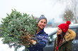 © pikselstock - Couple buying Christmas tree