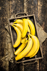 Wall Mural - Fresh bananas on an old tray.