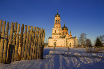 Wall Mural - The Orthodox Church of the Nativity of Christ in the Russian village of Lebyazhye, Ulyanovsk region in Russia on a winter evening.