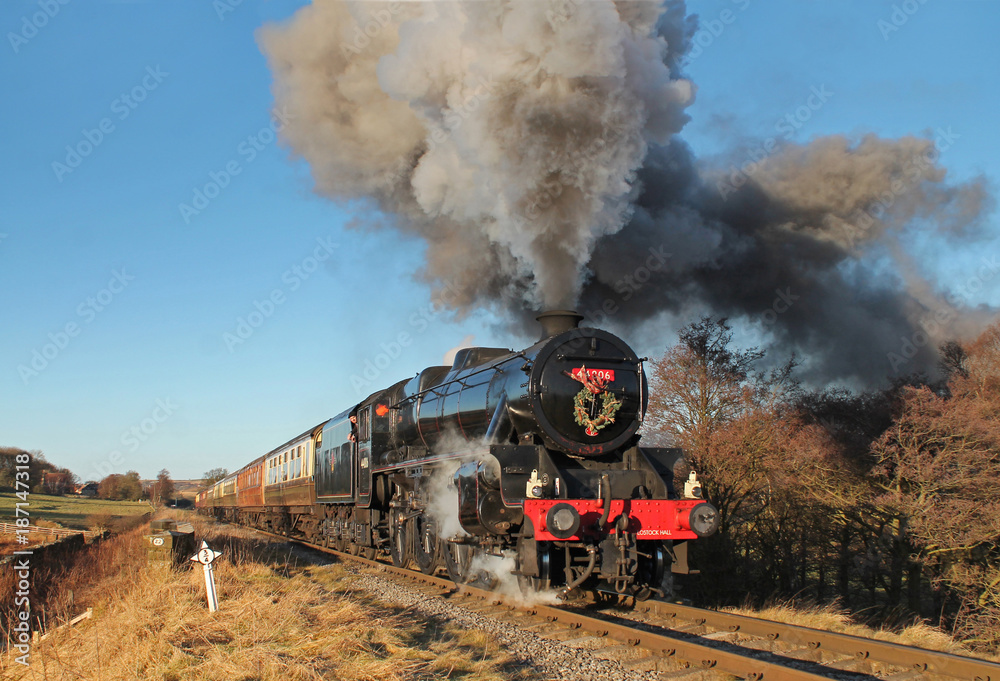 ex-LMS Black 5 No. 44806 storms past Moorgates hauling the 13:30 Grosmont to Pickering service on Thursday 28th December 2017. - obrazy, fototapety, plakaty 