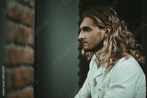 Guy With Long Hair Kaufen Sie Dieses Foto Und Finden Sie