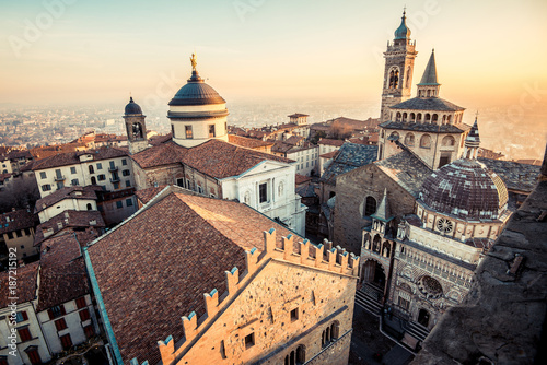 Fotomural Bergamo Alta old town at sunset - S