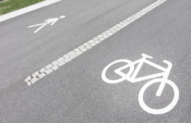 Fahrradweg und Fußgängerweg