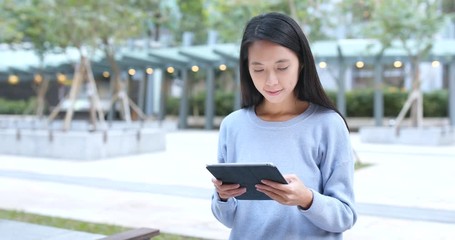 Canvas Print - Woman use of digital tablet computer in city