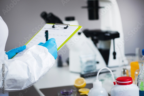 Cuadros en Lienzo Food safety inspector working in laboratory