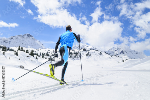 Fototapety biegi narciarskie  trening-na-nartach-biegowych