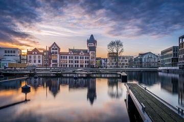 Hörder Phönixsee am Abend beleuchtet