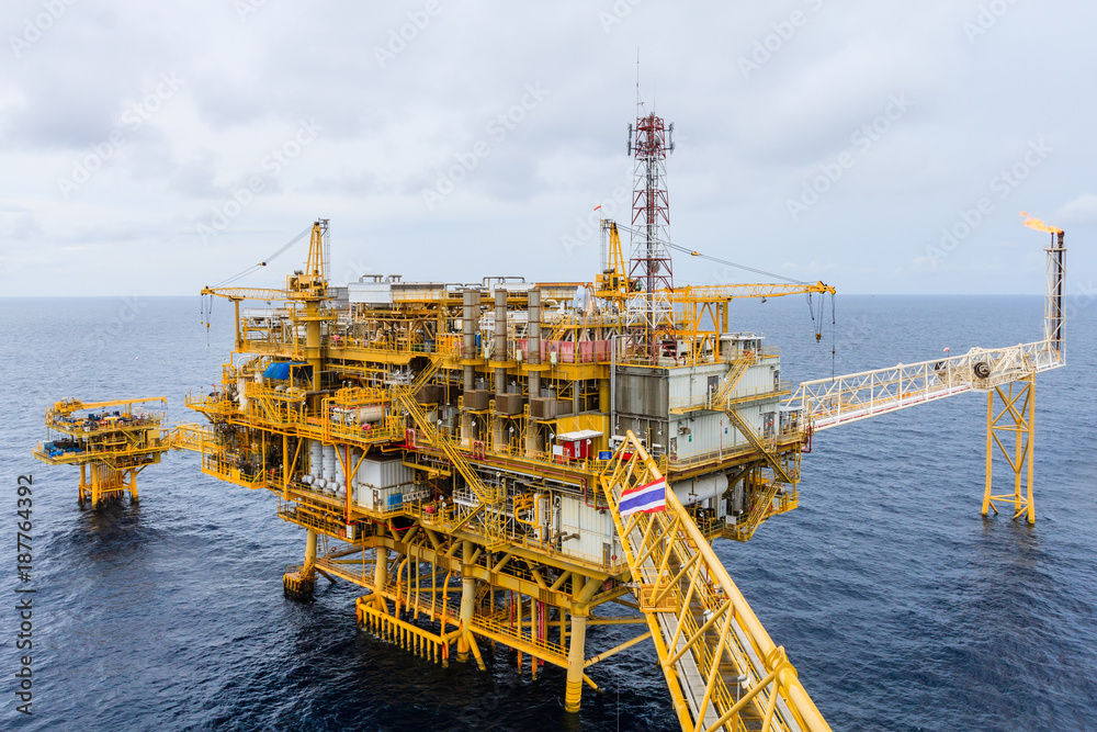 Offshore oil and Gas central processing platform and remote platform ...