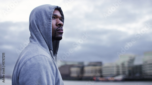 Fotomural Attractive hooded male looking out across the city