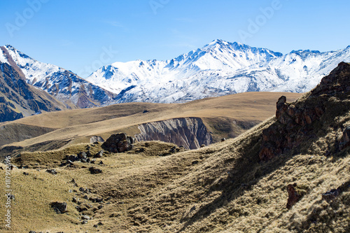 Dekoracja na wymiar  krajobraz-panorama-gora-kaukazu-z-jesiennymi-wzgorzami