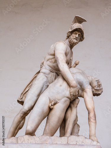 Cuadros en Lienzo Menelaus supporting the body of Patroclus sculpture
