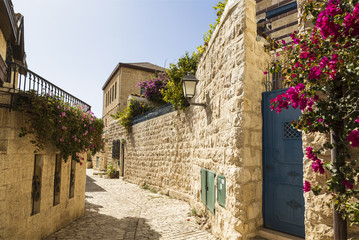 Canvas Print - Street in the old district  the Mishkenot Shaananim of Jerusalem, Israel