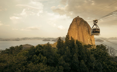 Fototapete - Sugarloaf Cable Car (Bondinho do Pao de Acucar) in Rio de Janeiro, Brazil