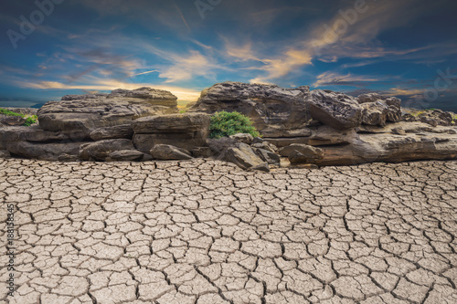 Fotografía ground soil desert broken drought stone, landscape cloud and blue sky