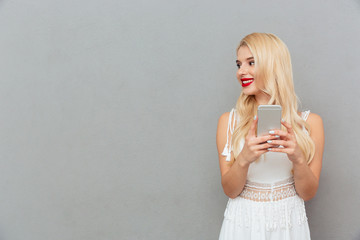 Wall Mural - Portrait of a smiling woman looking away