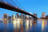 Fototapeta Mosty linowy / wiszący - New York City at night with Brooklyn bridge