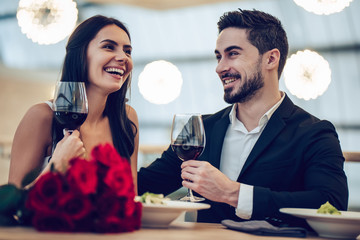 Wall Mural - Romantic couple in restaurant