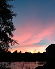 Wall Mural - Coucher de soleil sur village