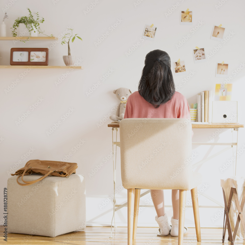 後姿 勉強をする中学生の後姿 Stock Photo | Adobe Stock