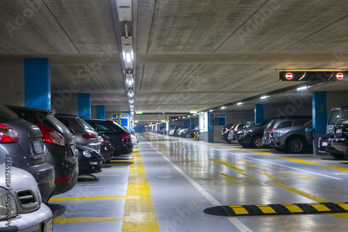 Fotomural Large multi-storey underground car parking garage