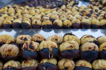 Hot roast chestnuts 