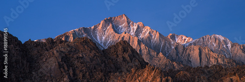 Fotomural Panorama of Glowing Lone Pine Peak Sunrise, Alabama Hills, Lone Pine, California