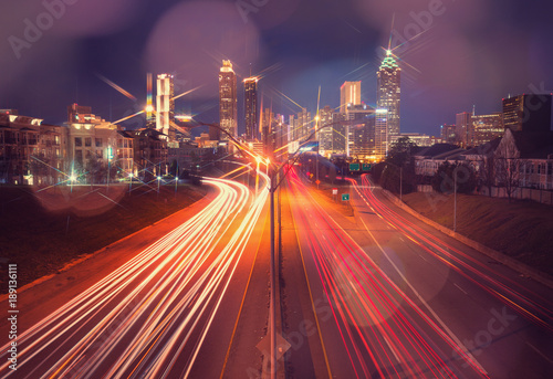 Zdjęcie XXL Atlanta miasta nocy linia horyzontu z bokeh światłami