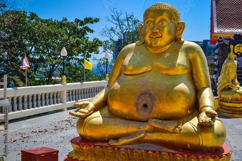 Fotomural The Gold Statue of Buddha in Pattaya, Thailand
