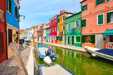 Canvas Print - Colorful houses and canals on the island of Burano near Venice