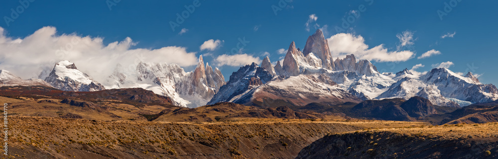 Fitz Roy mountain panorama, in the Southern Patagonia, on the border between Argentina and Chile - obrazy, fototapety, plakaty 
