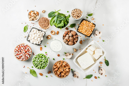 Fotografía Healthy diet vegan food, veggie protein sources: Tofu, vegan milk, beans, lentils, nuts, soy milk, spinach and seeds