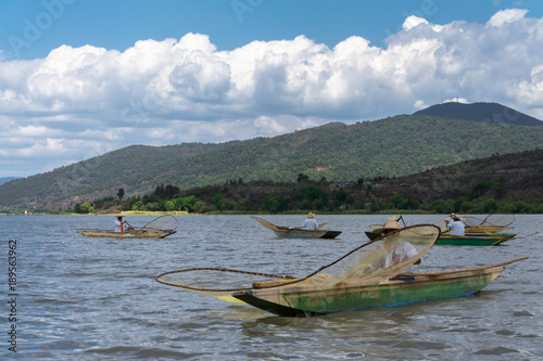 Fotografie, Obraz Pescadores en el lago de Pátzcuaro Michoacán.