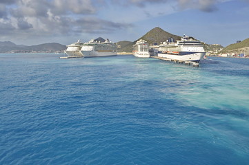 Canvas Print - Cruise Ships Docked in St. Maarten