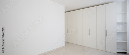 Fotomural Interior of modern empty apartment, white wardrobe