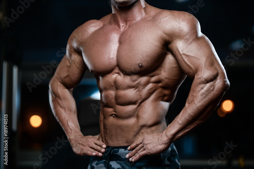 Fotografía Brutal strong bodybuilder athletic men pumping up muscles with dumbbells