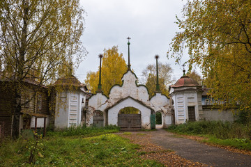 Wall Mural - Gate of the Michael-Archangel Monastery in Veliky Ustyug, Russia