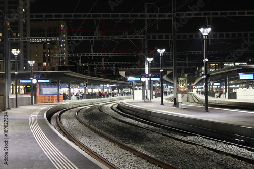 Zdjęcie XXL Stacja kolejowa w nocy