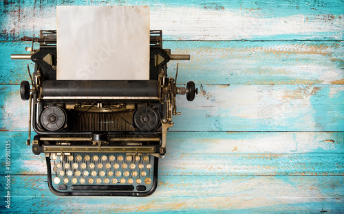 Vintage typewriter header w...