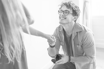 Canvas Print - Man proposing to his girlfriend