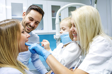 Wall Mural - Family in dental office