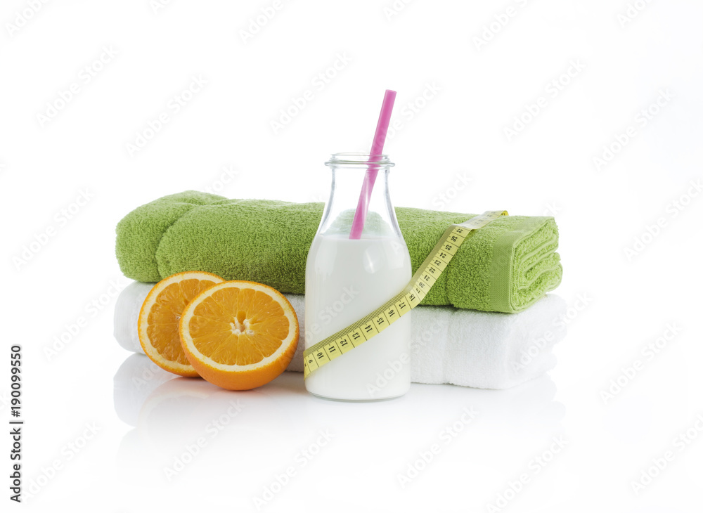 Protein shake with oranges and towels. Summer diet - obrazy, fototapety, plakaty 