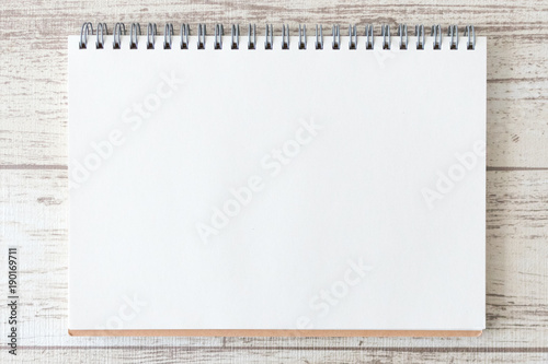 白紙のノート 横向き Stock 写真 Adobe Stock